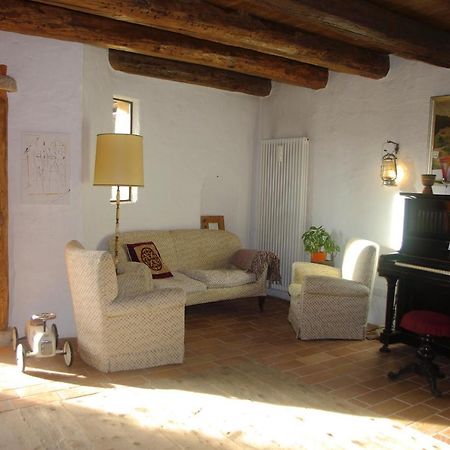 La Casa Altrui- Camere E Zona Relax Con Giardino Coredo Buitenkant foto
